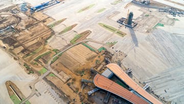 Ein Teil der Start- und Landebahn des neuen Flughafens Daxing.