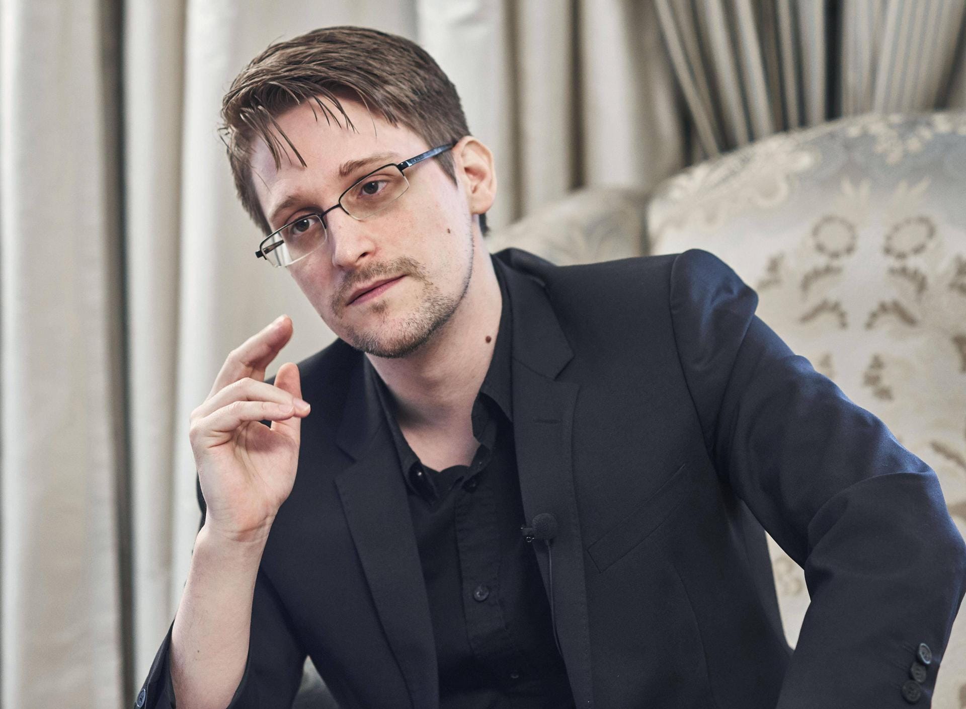 Edward Snowden, 2014, Ex-NSA-Mitarbeiter und Whistleblower: "Weil er mit Mut und Kompetenz das beispiellose Ausmaß staatlicher Überwachung enthüllt hat".