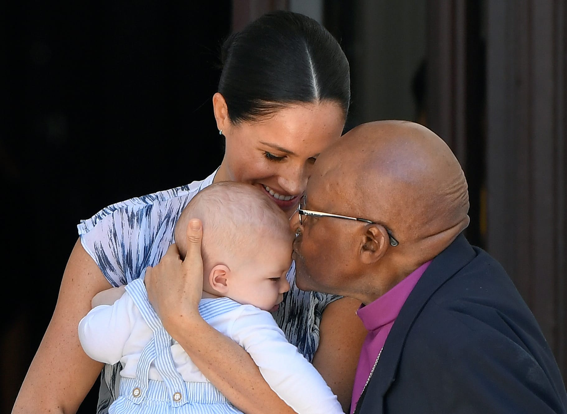 Von Desmond Tutu gab es einen Kuss auf die Stirn.