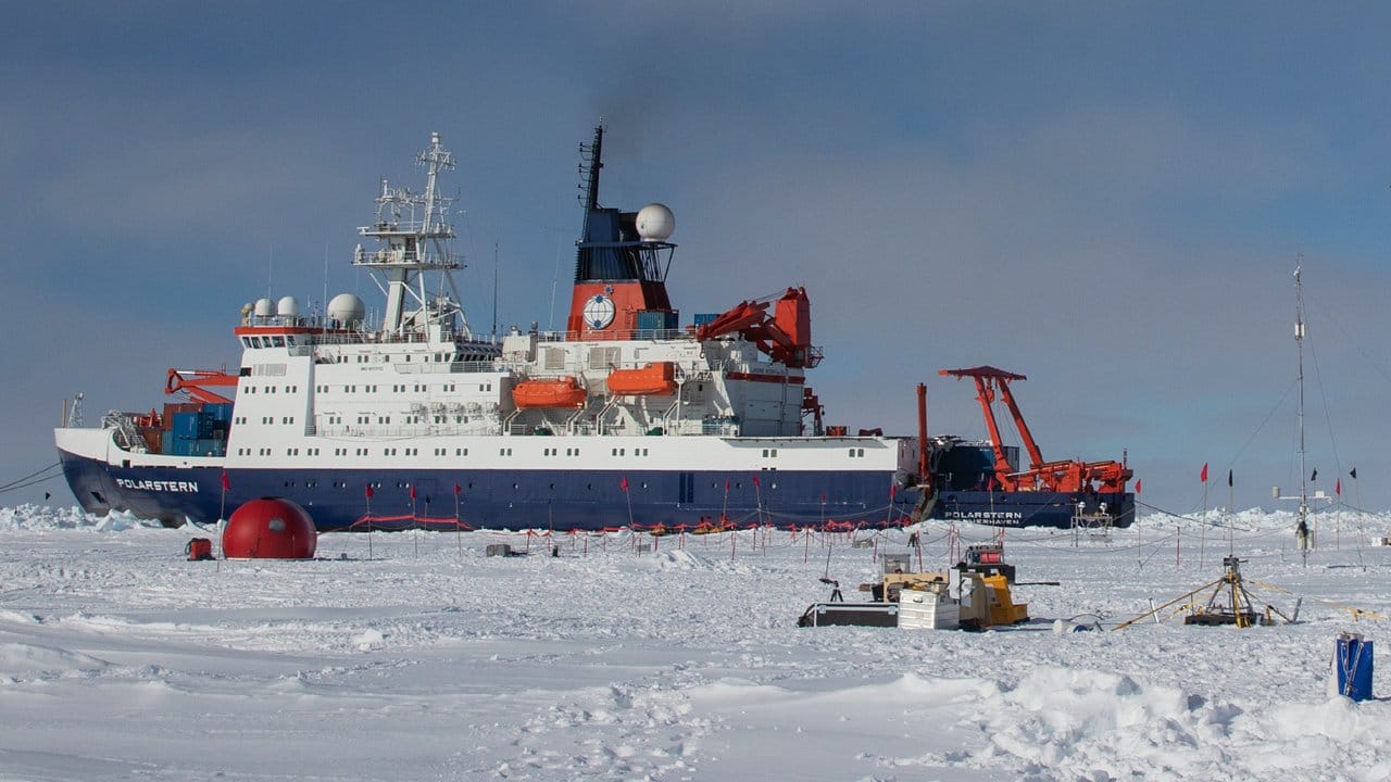 Das deutsche Forschungsschiff "Polarstern" in der Antarktis.