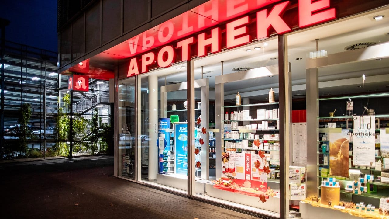 Die Heilig-Geist-Apotheke in Köln-Longerich. Die Heilig-Geist-Apotheke in Köln-Longerich.