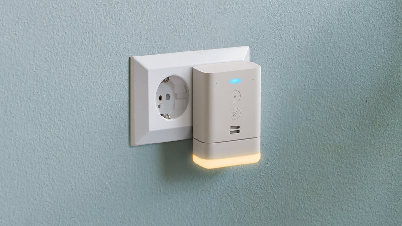 Der Sound kommt nicht aus der Steckdose, sondern aus dem darin steckenden, aktuell günstigsten Alexa-Lautsprecher Echo Flex.