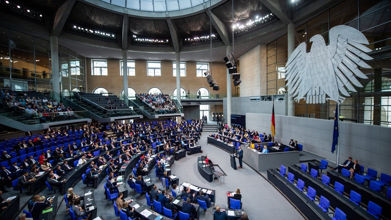 Im Bundestag steht am Donnerstag der Klimaschutz im Mittelpunkt.