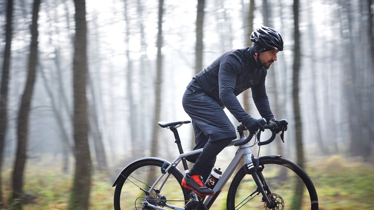 Wind und Wetter trotzen: Experten halten das Fahrrad auch im Herbst und Winter für ein gutes Transportmittel.