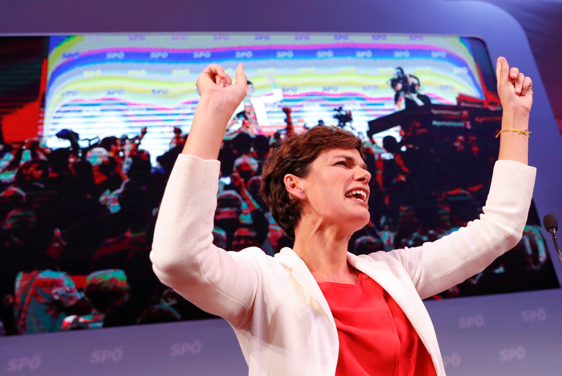 Pamela Rendi-Wagner: Die Spitzenkandidatin der SPÖ zeigt sich nach Verkündung der Wahlergebnisse kämpferisch: "Die Richtung stimmt. Wir gehen weiter, meine Freunde!"