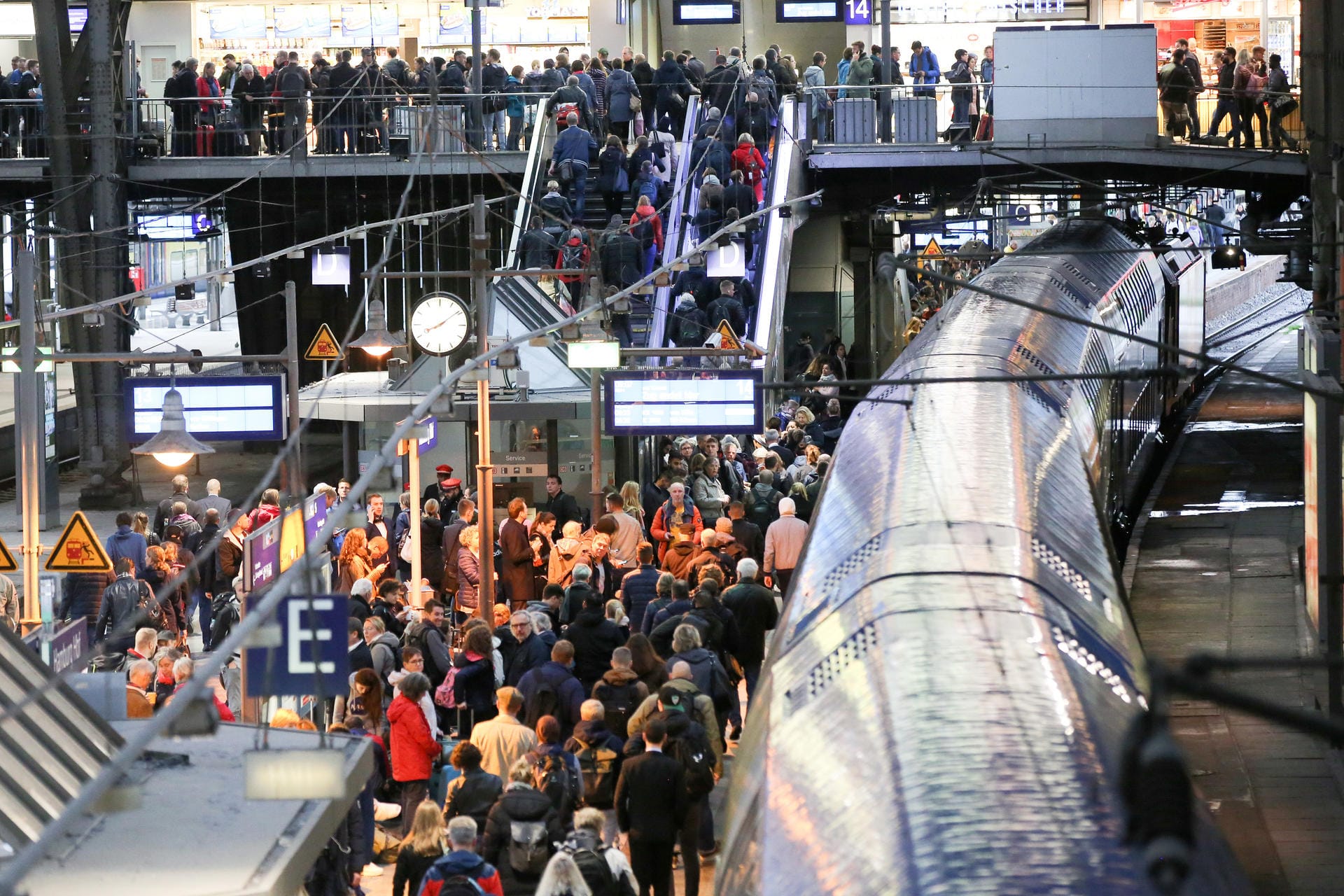 Hamburg Hauptbahnhof: Der Fernverkehr im Norden des Landes ist stark eingeschränkt.