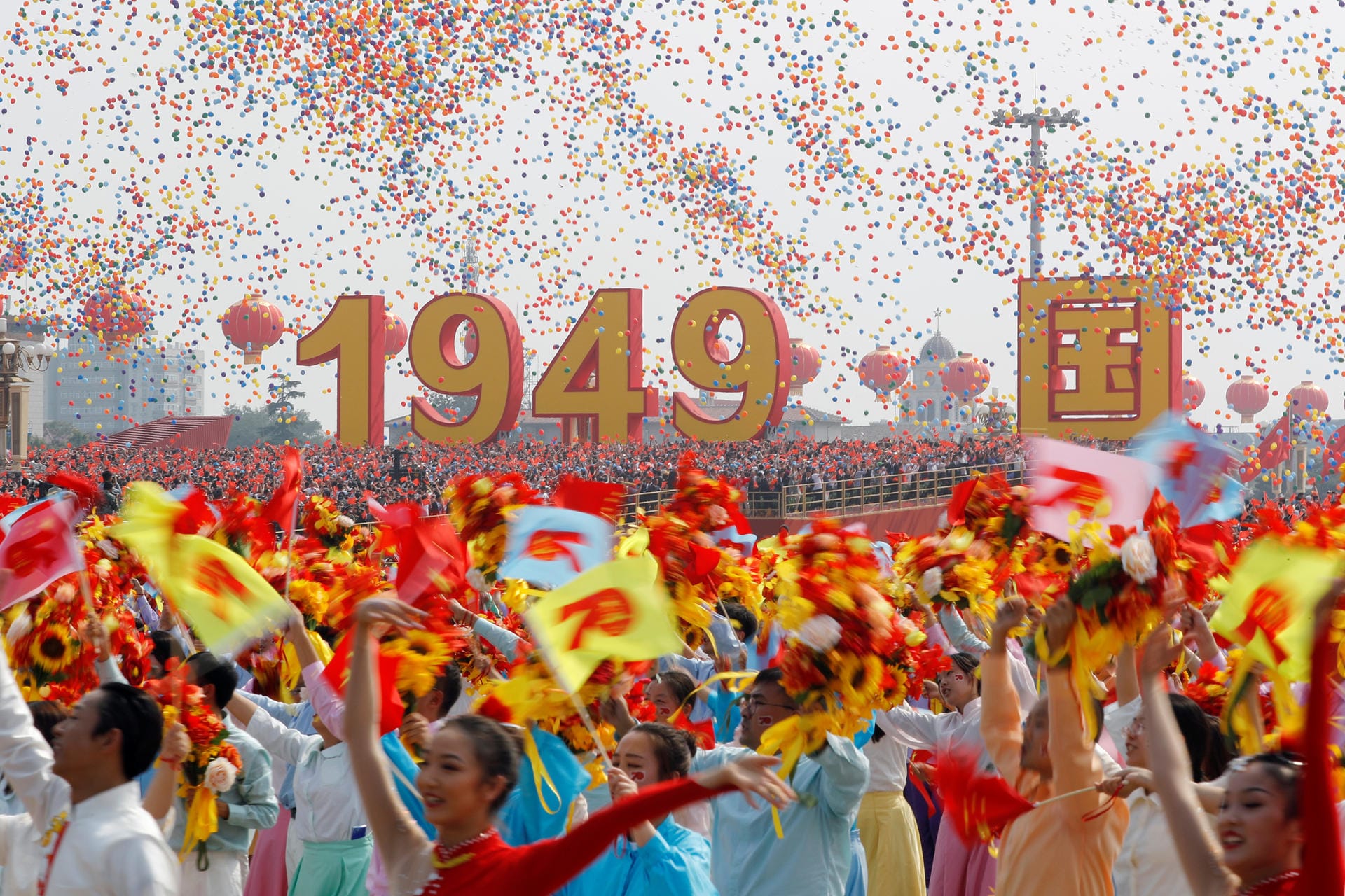 Die Volksrepublik China hat mit der größten Waffenschau ihrer Geschichte ihren 70. Gründungstag gefeiert.