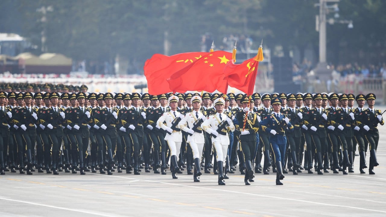 An der Militärparade in Peking nahmen 15.