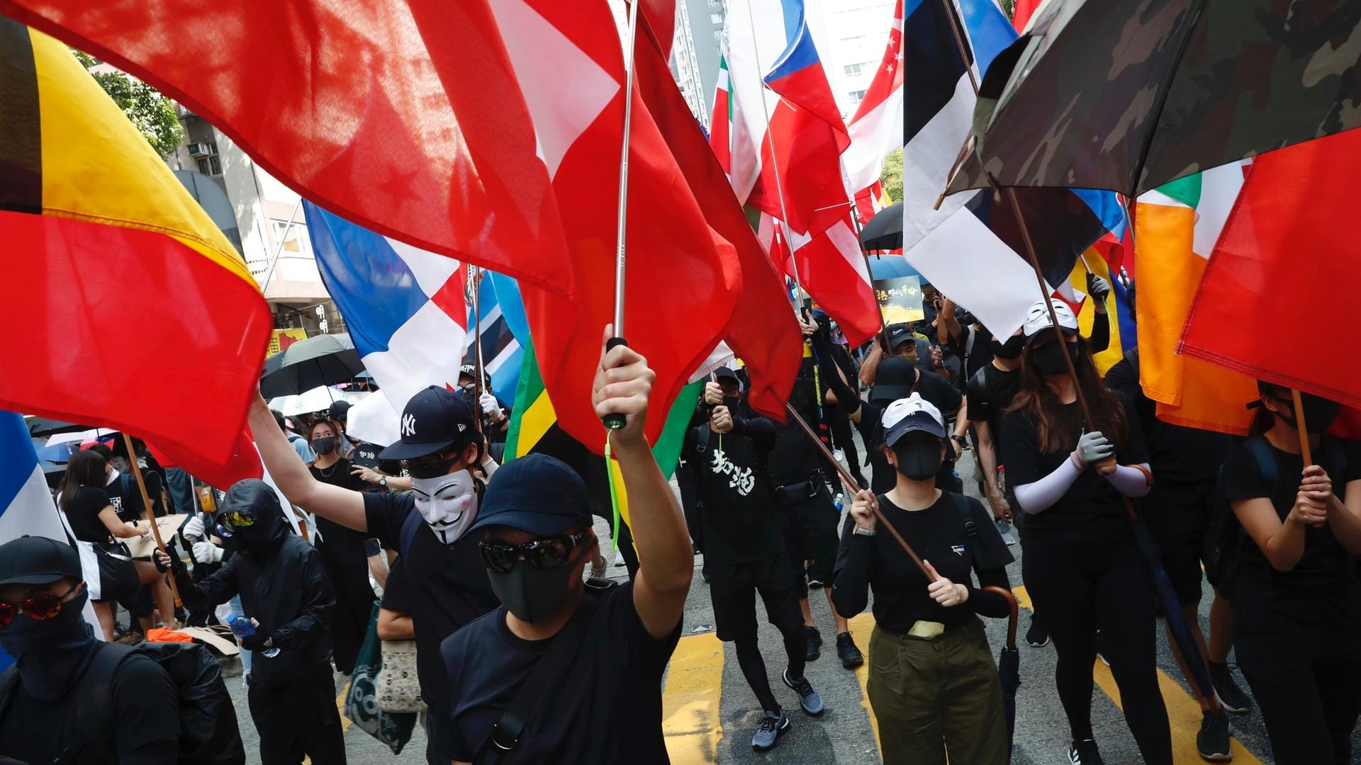 Die Behörden hatten die Proteste am Nationalfeiertag verboten. Die Demonstranten streiten für Demokratie und Menschenrechte.