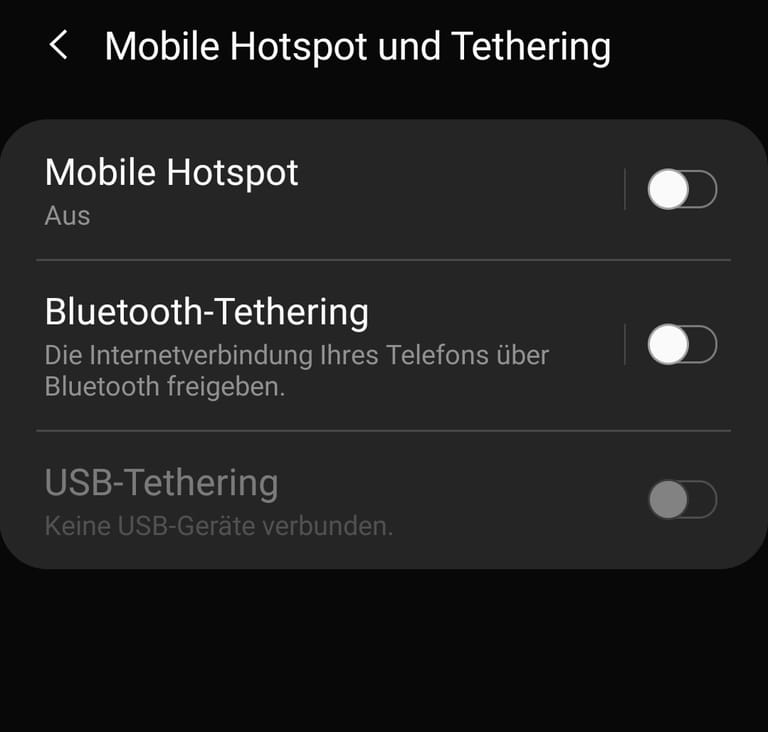 Aktivieren Sie "Mobile Hotspot". Das Passwort für die Verbindung sehen Sie, wenn Sie auf "Mobile Hotspot" klicken. Je nach Gerät stehen Ihnen auch die Option "Bluetooth-Tethering" oder "USB-Tethering" zur Verfügung.