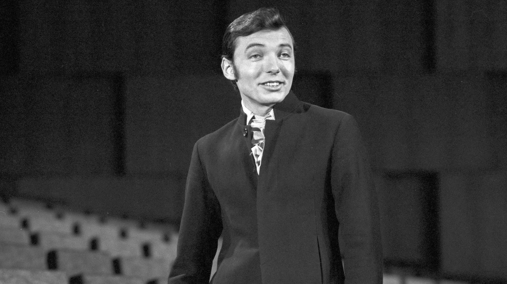 September 1968: Im gleichen Jahr tritt der Entertainer beim Grand Prix Eurovision für Österreich auf. Mit dem Song "Tausend Fenster", geschrieben von Udo Jürgens, belegt er den 13. Platz.