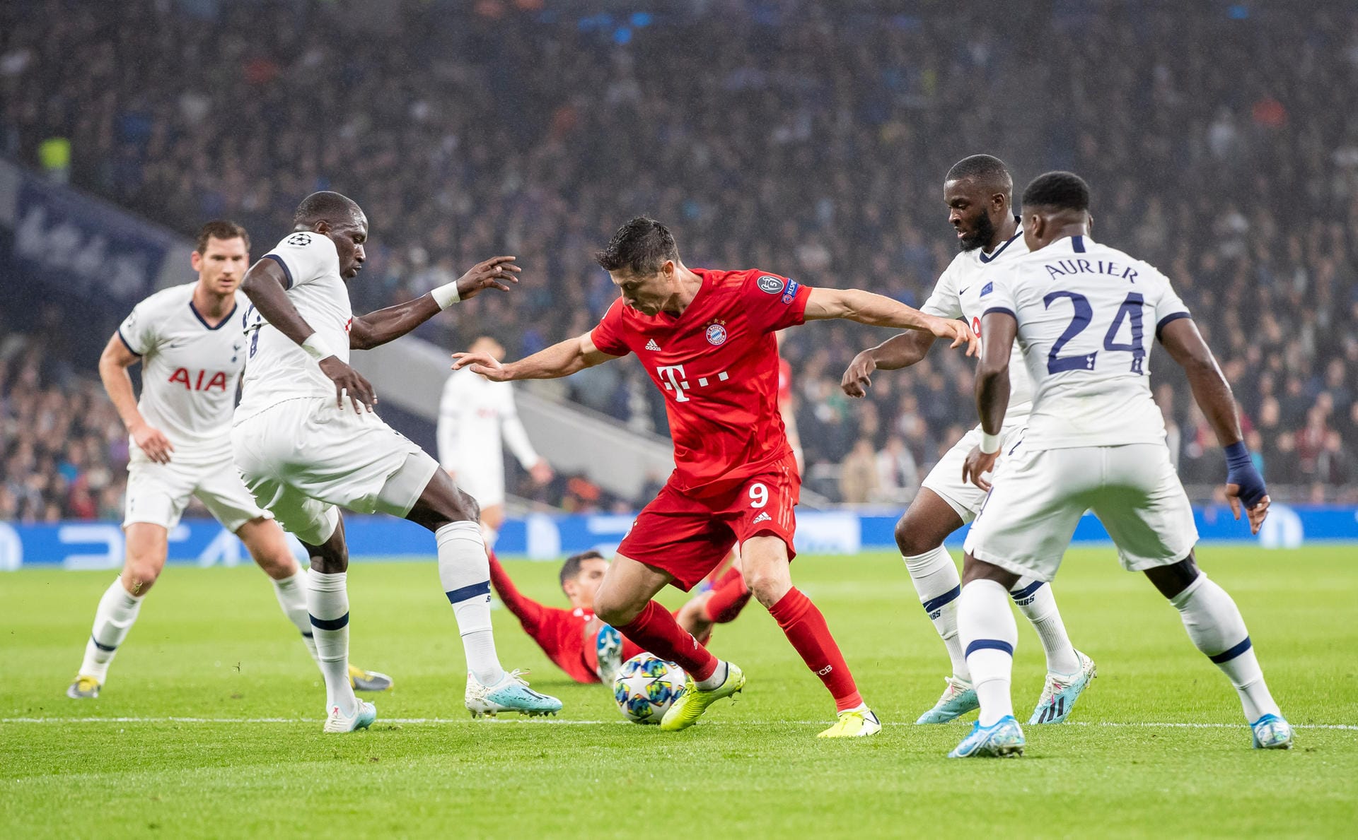 "Guardian": "Siebte Hölle. Bayern fügen Spurs eine katastrophale Niederlage zu."