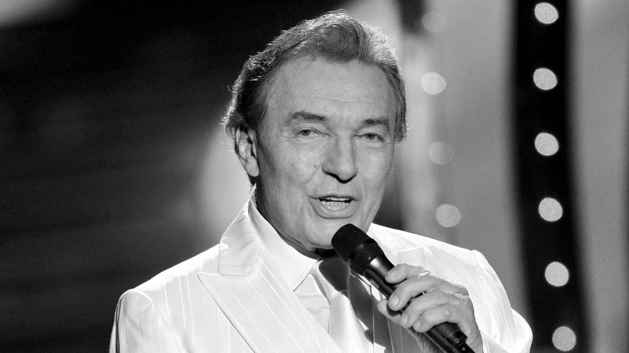 Karel Gott ist im Alter von 80 Jahren gestorben. Karel Gott ist im Alter von 80 Jahren gestorben.