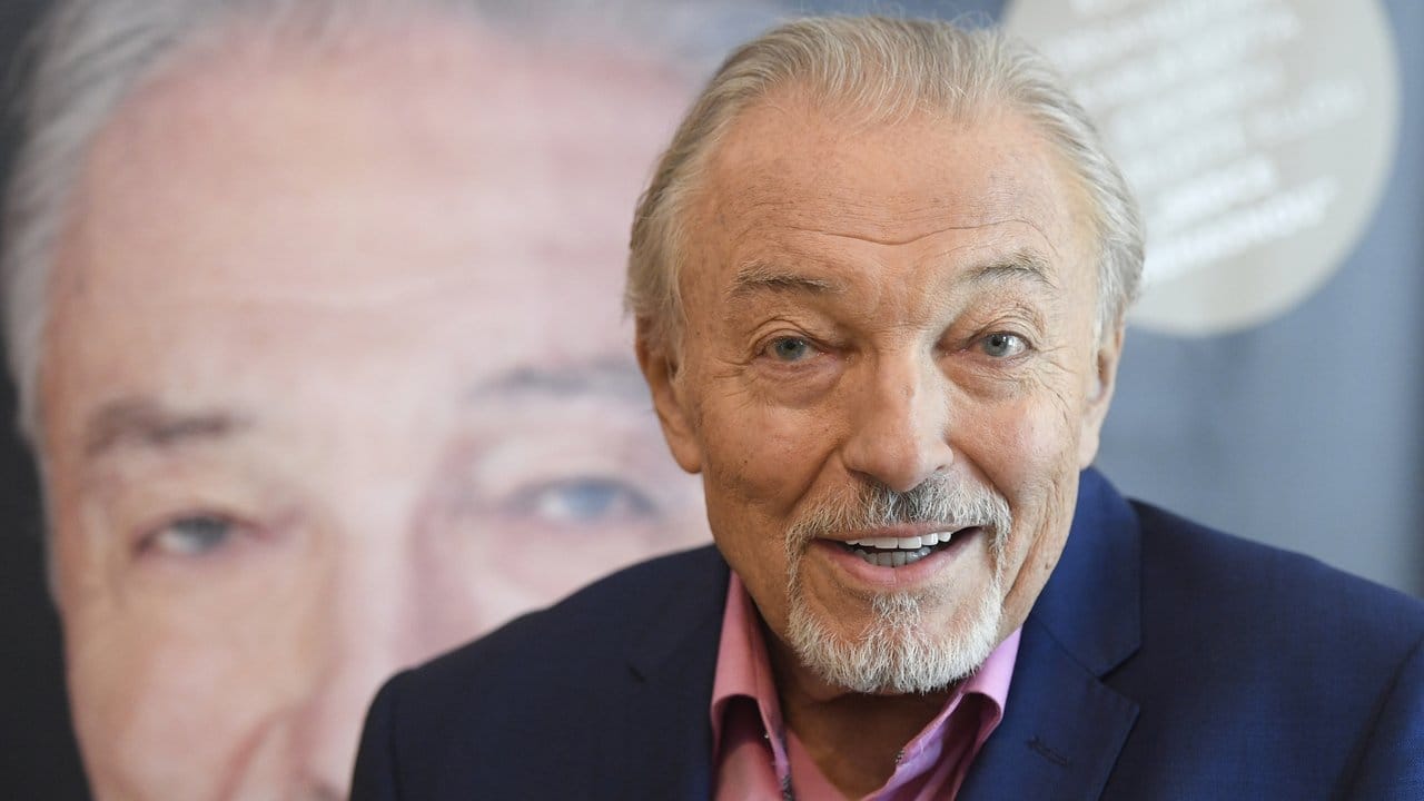 Karel Gott ist im Alter von 80 Jahren gestorben. Karel Gott ist im Alter von 80 Jahren gestorben.