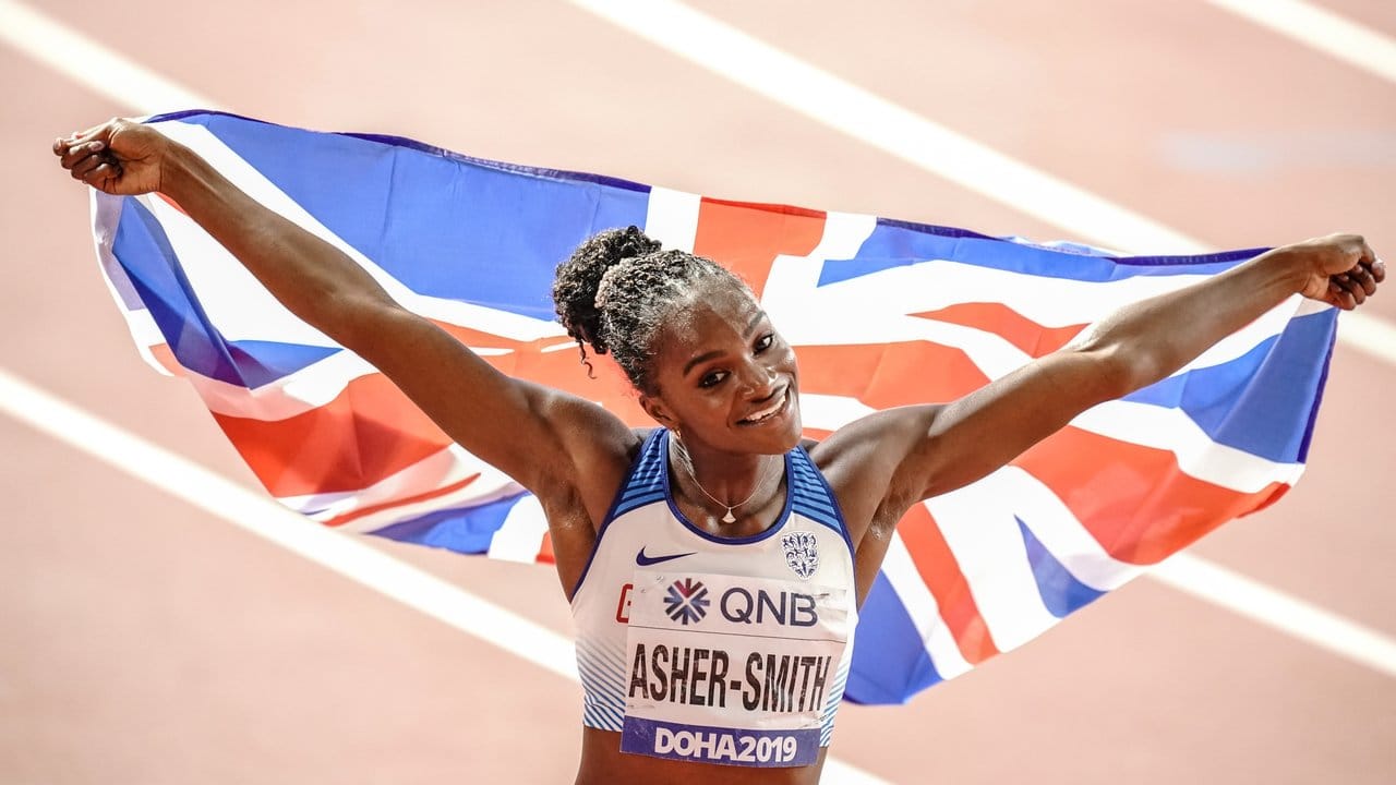 Dina Asher-Smith feiert ihren Sieg über 200 Meter. Dina Asher-Smith feiert ihren Sieg über 200 Meter.