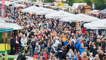 Das zentrale Fest zur Deutschen Einheit in Kiel ist gut besucht – etwa eine halbe Million Menschen kamen.