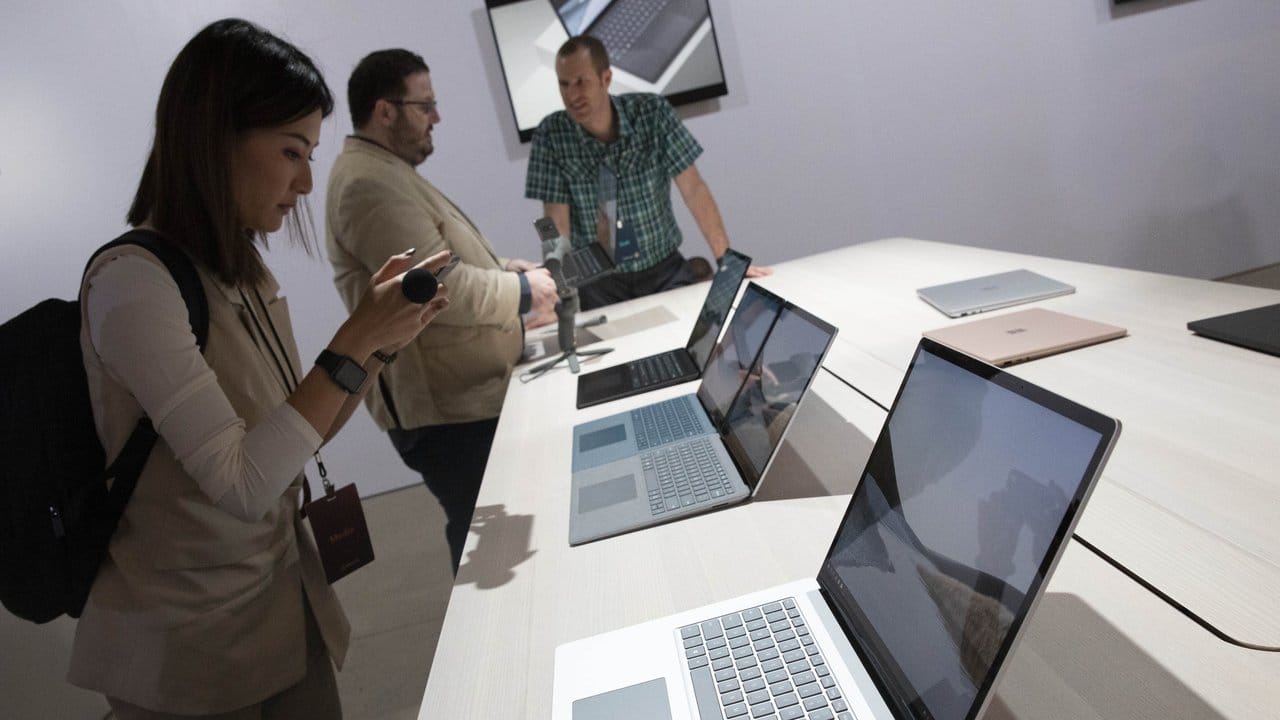 Microsofts Surface Laptop 3 gibt es wahlweise mit einem 13 oder 15 Zoll großen Display.