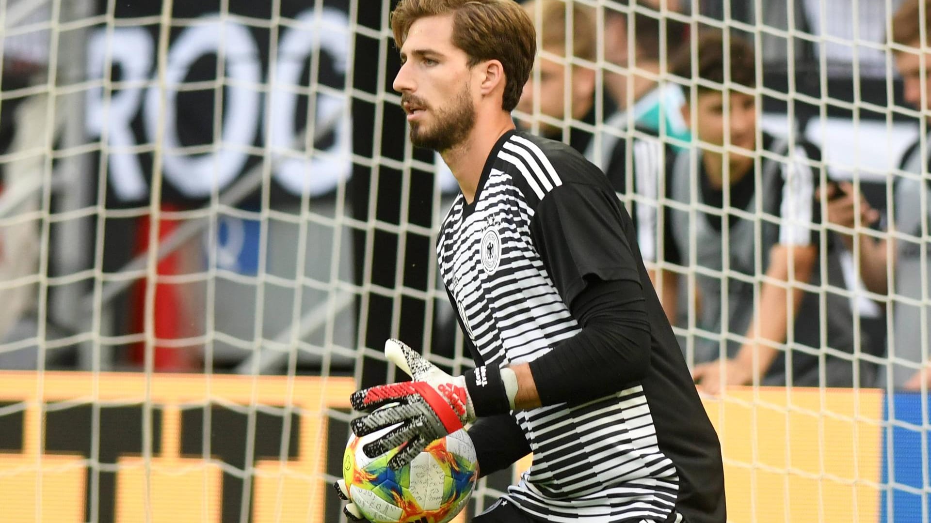 Kevin Trapp (Eintracht Frankfurt): Der Keeper zog sich im Spiel der Eintracht bei Union Berlin eine Schulterverletzung zu. Kevin Trapp fällt für den Rest der Hinrunde aus.