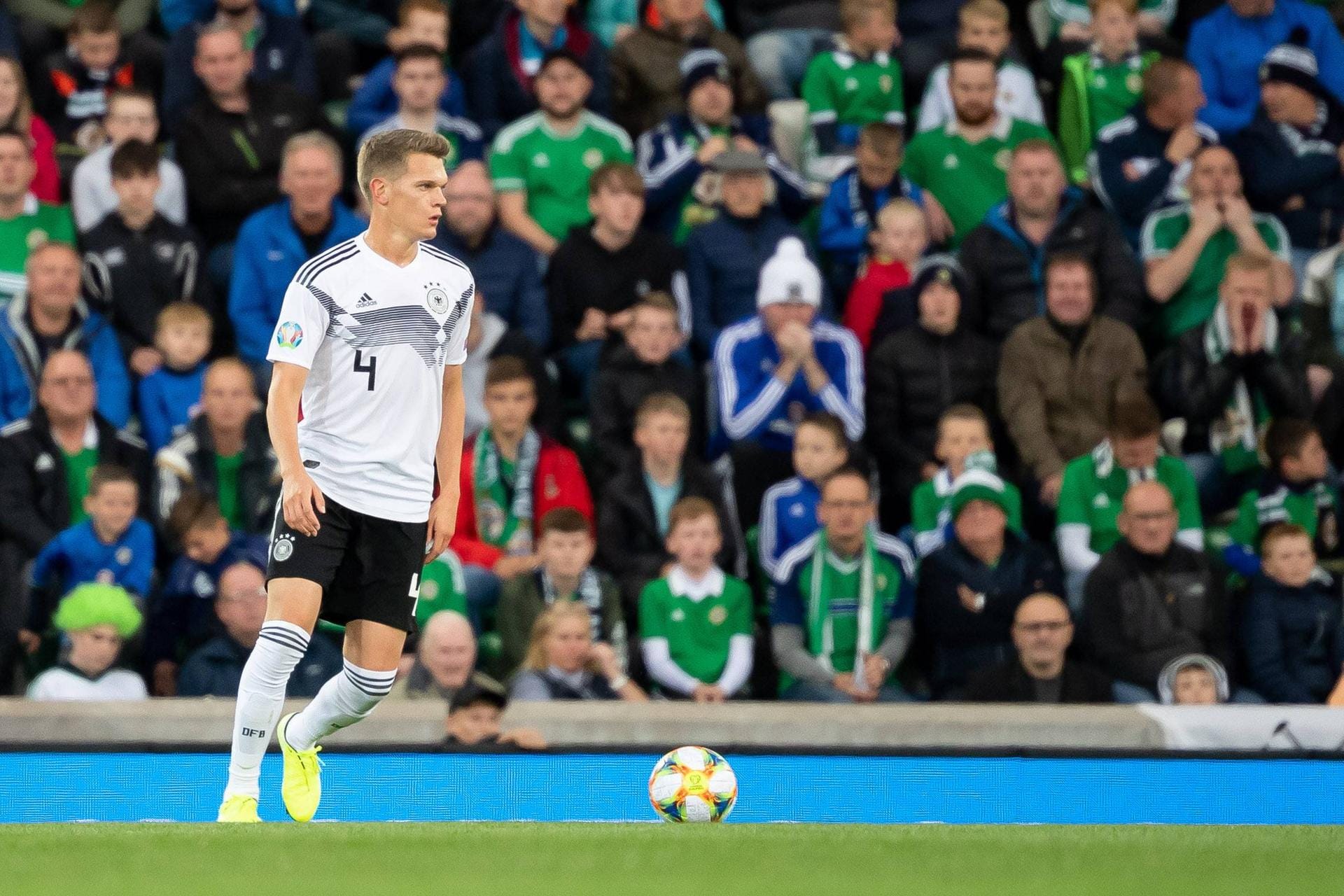 Matthias Ginter (Borussia Mönchengladbach): Der Gladbacher kugelte sich im Spiel seiner Borussia gegen den FC Augsburg die Schulter aus. Er wird Mönchengladbach und dem DFB-Team für längere Zeit fehlen.