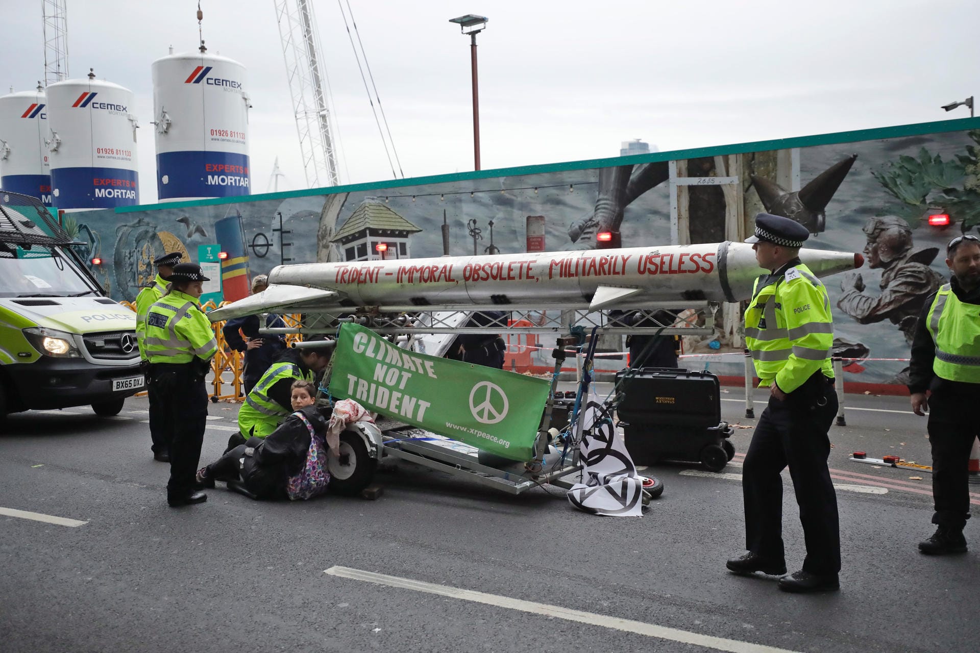 Protest mit Trident-Attrappe: Extinction Rebellion protestiert in London.