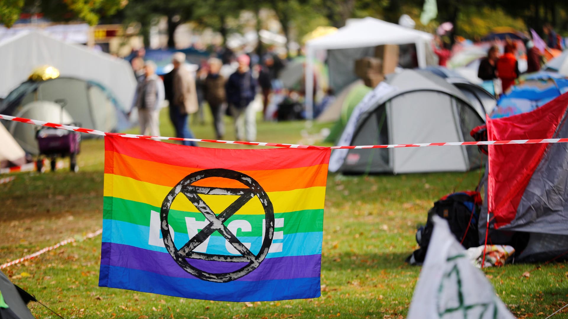 Klimacamp der Extinction Rebellion in Berlin: Neben dem Kanzleramt campen seit Samstagabend die Aktivisten.