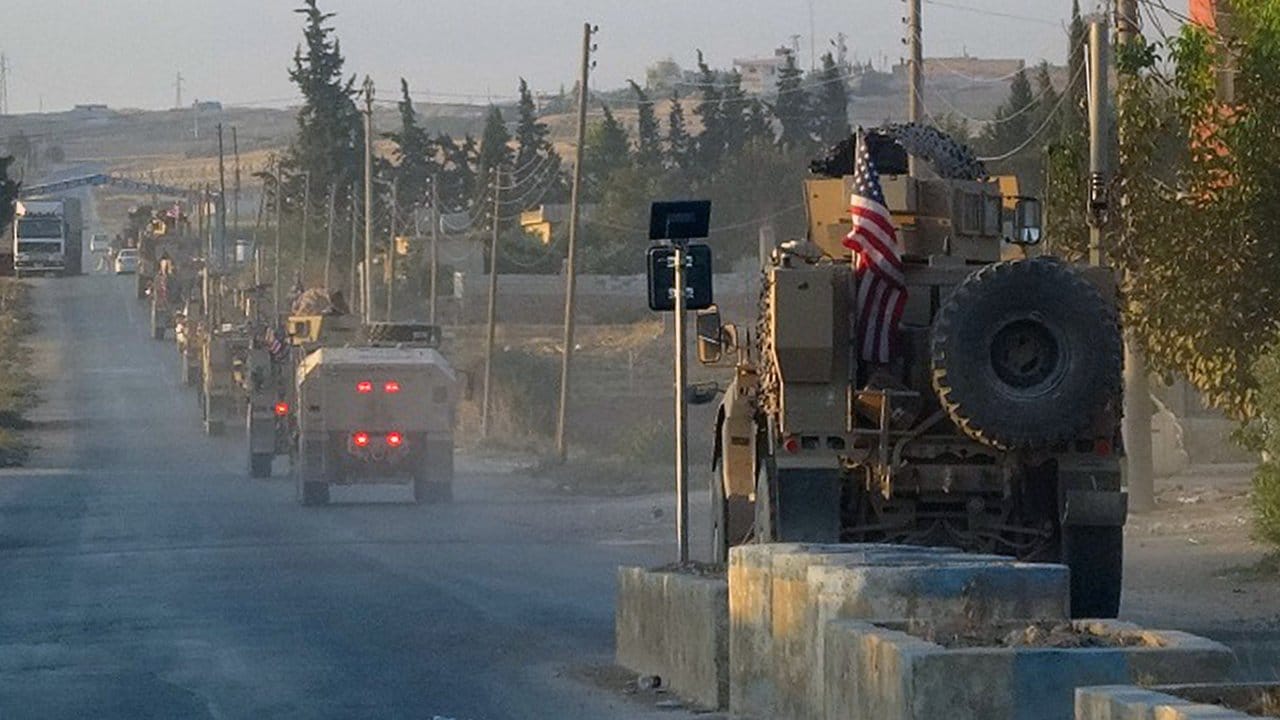 Truppenabzug: US-Militärfahrzeuge im Nordosten Syriens. Truppenabzug: US-Militärfahrzeuge im Nordosten Syriens.