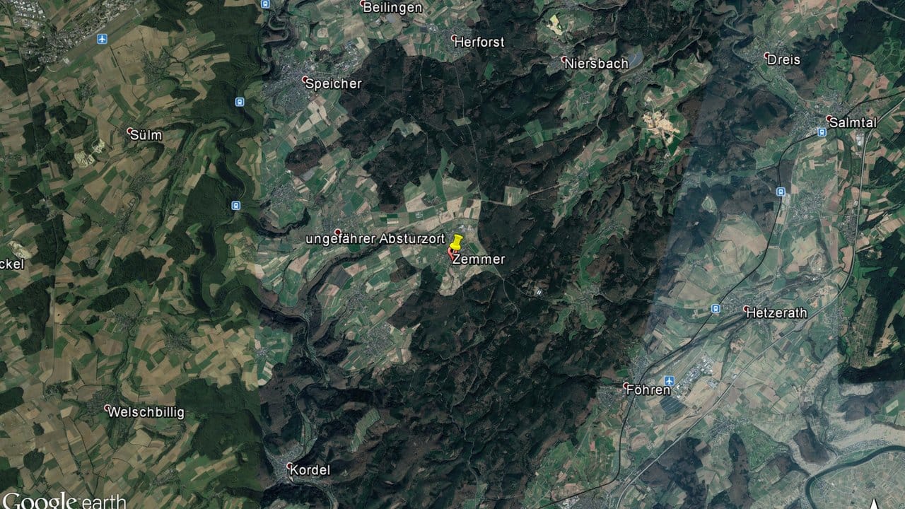 Ein Google-Earth-Screenshot zeigt den Ort Zemmer, wo das US-Militärflugzeug abstürzte.