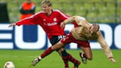 Am 13. November 2002 gab Schweinsteiger sein Debüt im Champions-League-Spiel gegen den RC Lens, als er in der 76. Minute für Bayern-Legende Mehmet Scholl eingewechselt wurde. Damals stand Ottmar Hitzfeld in seiner ersten Amtszeit bei den Bayern an der Seitenlinie.