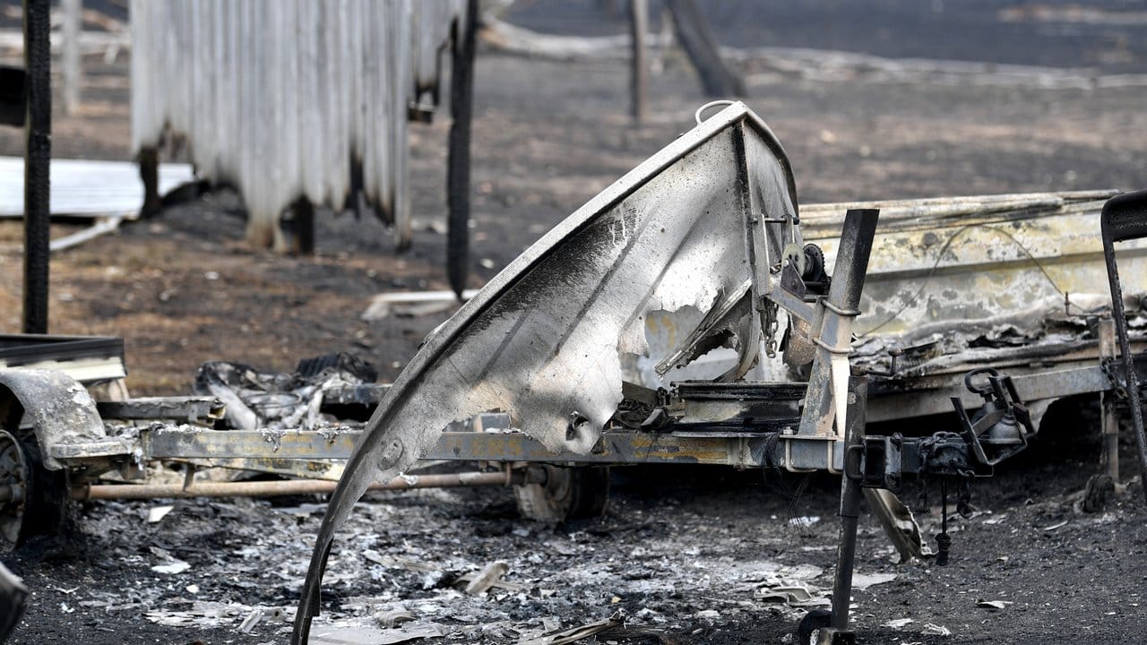 Die verbrannten Überreste eines Bootes: "Glücklicherweise sind keine Menschenleben zu beklagen", sagt Premierminister Scott Morrison.