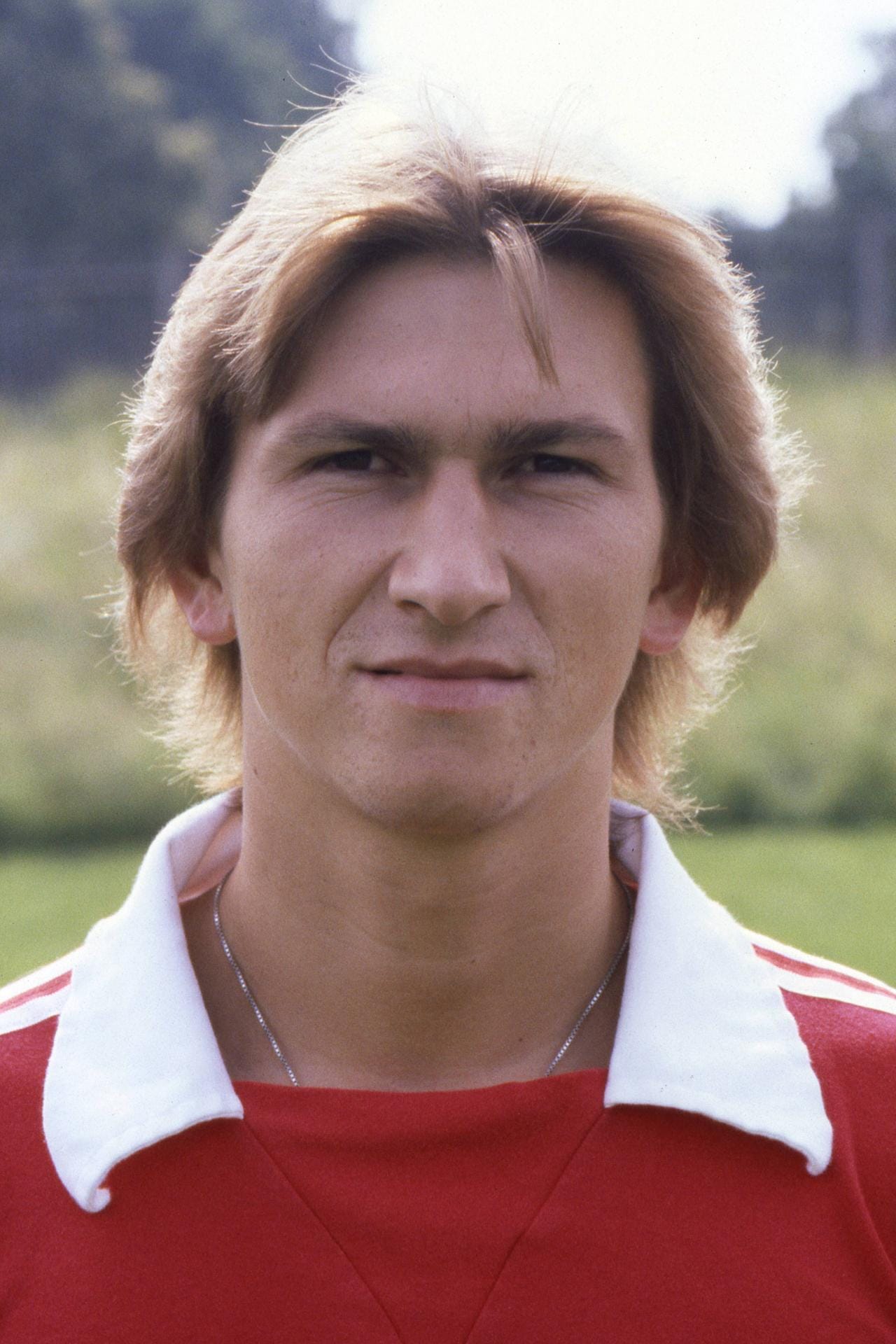 Klaus Augenthaler (1976–1991): Der ehemalige Abwehrspieler hat heute zwei Trainerjobs bei den Bayern. Neben seiner Tätigkeit als Nachwuchstrainer für internationale Programme des FC Bayern ist er Coach der Legenden-Mannschaft.