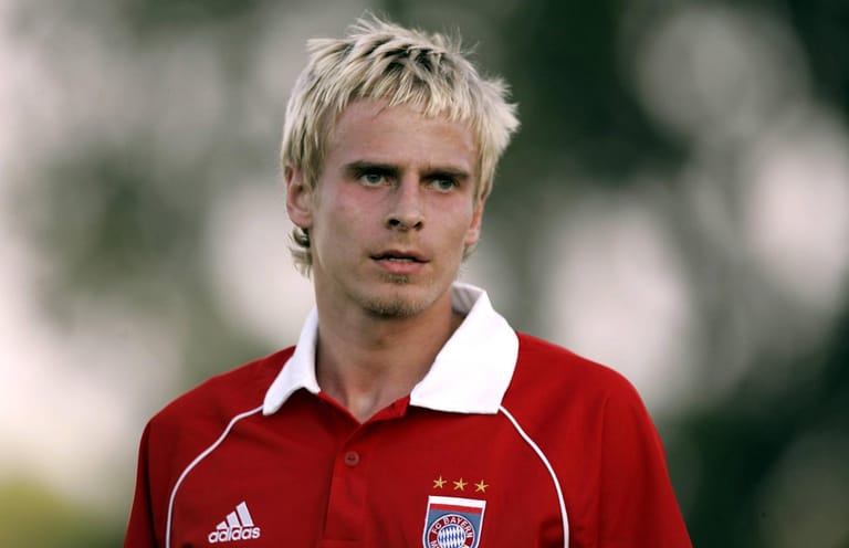 t-online.de hat sich 20 ehemalige Spieler des deutschen Rekordmeisters herausgesucht und aufgeschrieben, was sie heute machen. Tobias Rau beispielsweise, 2003 bis 2005 im Verein, unterrichtet heute in der Nähe von Bielefeld an einer Gesamtschule Biologie und Sport.