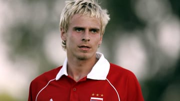 t-online.de hat sich 20 ehemalige Spieler des deutschen Rekordmeisters herausgesucht und aufgeschrieben, was sie heute machen. Tobias Rau beispielsweise, 2003 bis 2005 im Verein, unterrichtet heute in der Nähe von Bielefeld an einer Gesamtschule Biologie und Sport.