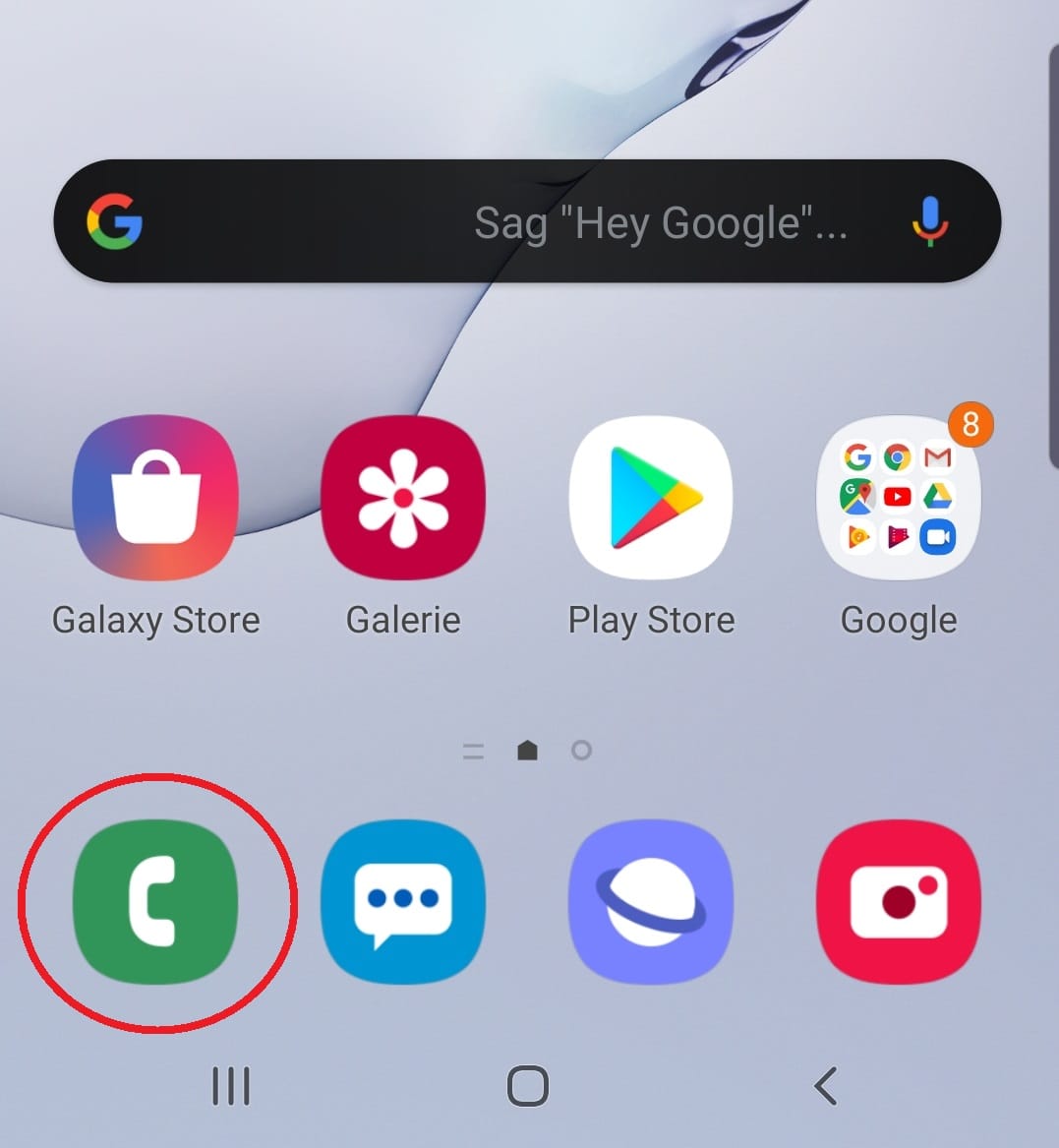 Unter Android können Sie Nummern mithilfe der Telefon-App Ihres Smartphones blockieren. Klicken Sie dafür auf das Hörer-Symbol auf dem Bildschirm.