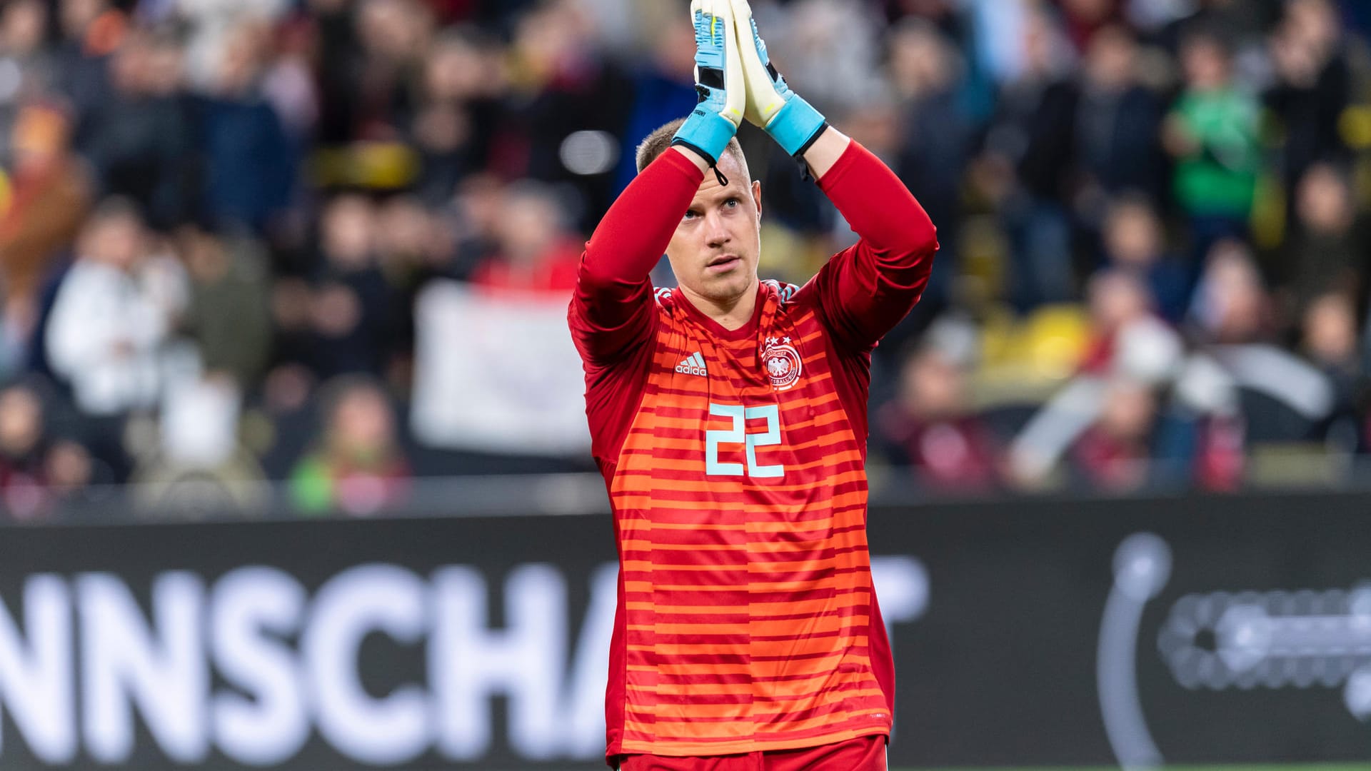 Marc-André ter Stegen: Erst in der 70. Minute durfte ter Stegen seine erste Parade zeigen. Dass er am Ende machtlos zwei Gegentreffer kassierte, zugleich aber im gesamten Spiel kaum eine Chance hatte sich auszuzeichnen, ist bitter für ihn. Stark: seine Präzision im Spielaufbau. Note 3