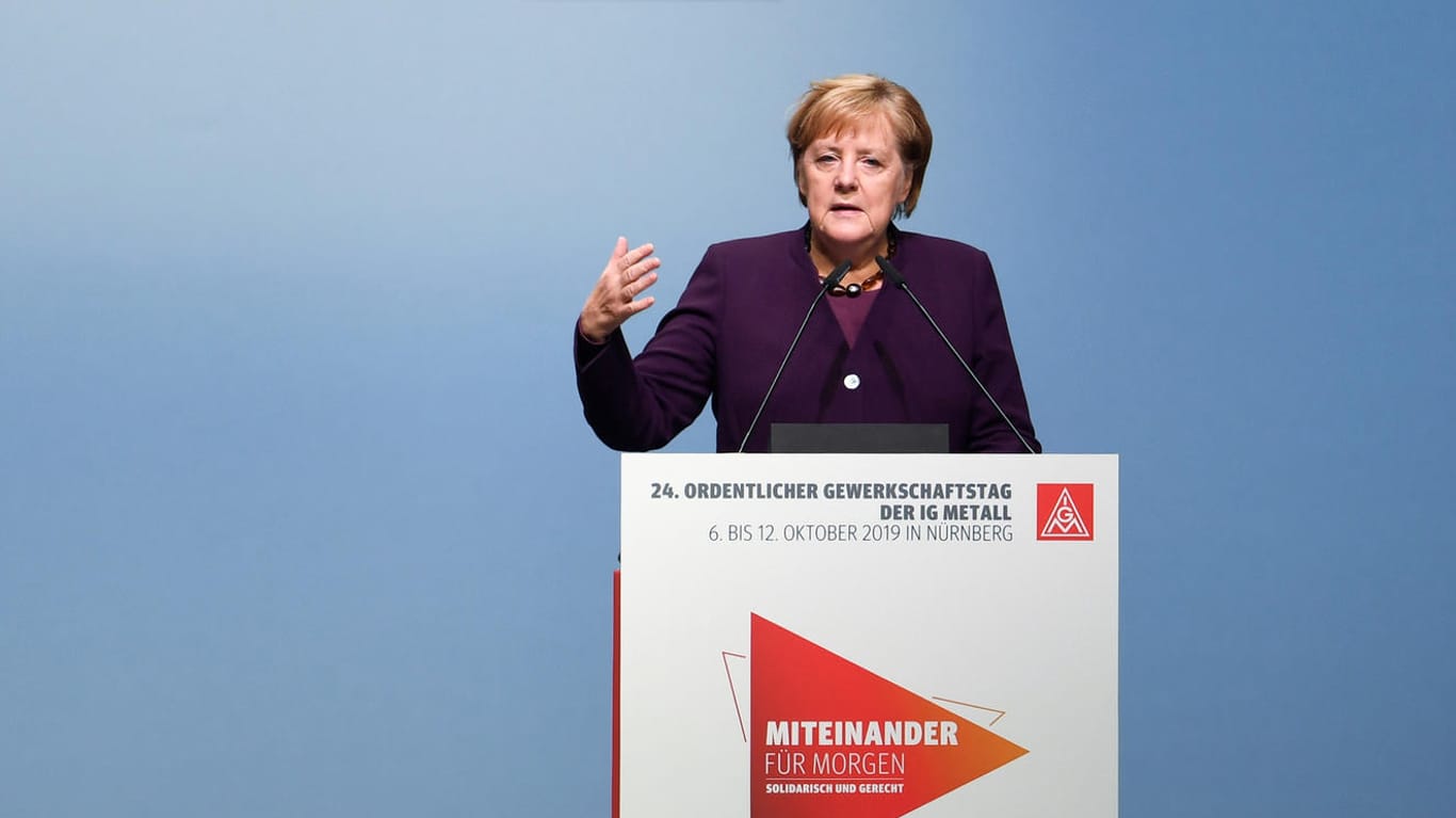 Merkel spricht beim Gewerkschaftstag der IG Metall in Nürnberg.
