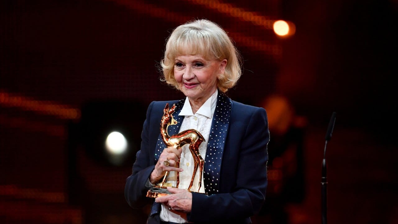 Liselotte Pulver erhielt im letzten Jahr einen Bambi für ihr Lebenswerk. Liselotte Pulver erhielt im letzten Jahr einen Bambi für ihr Lebenswerk.