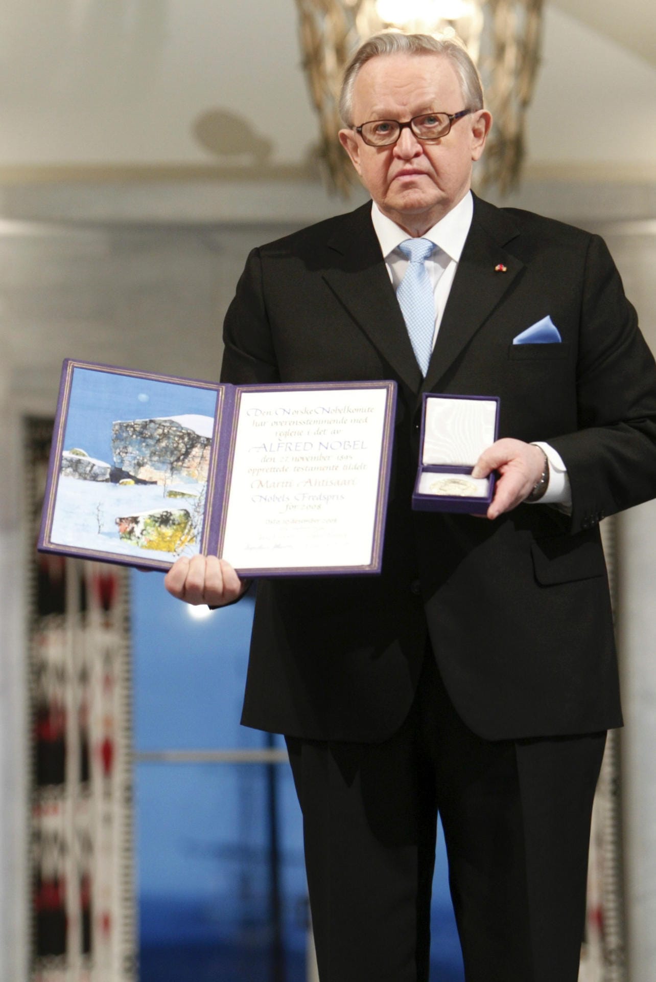 Martti Ahtisaari, 2008: Der ehemalige Präsident der Republik Finnland nahm den Friedensnobelpreis für seine wichtigen Bemühungen, auf verschiedenen Kontinenten und über drei Jahrzehnte internationale Konflikte zu lösen, entgegen.