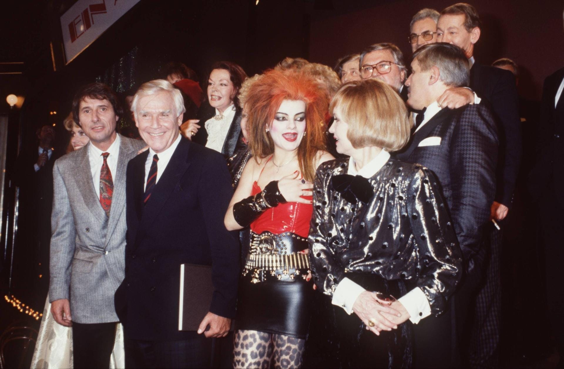 Februar 1987: In der Show von Joachim Fuchsberger ist Liselotte Pulver mit Nina Hagen im Gespräch. Auch Udo Jürgend und Mario Adorf sind mit dabei.