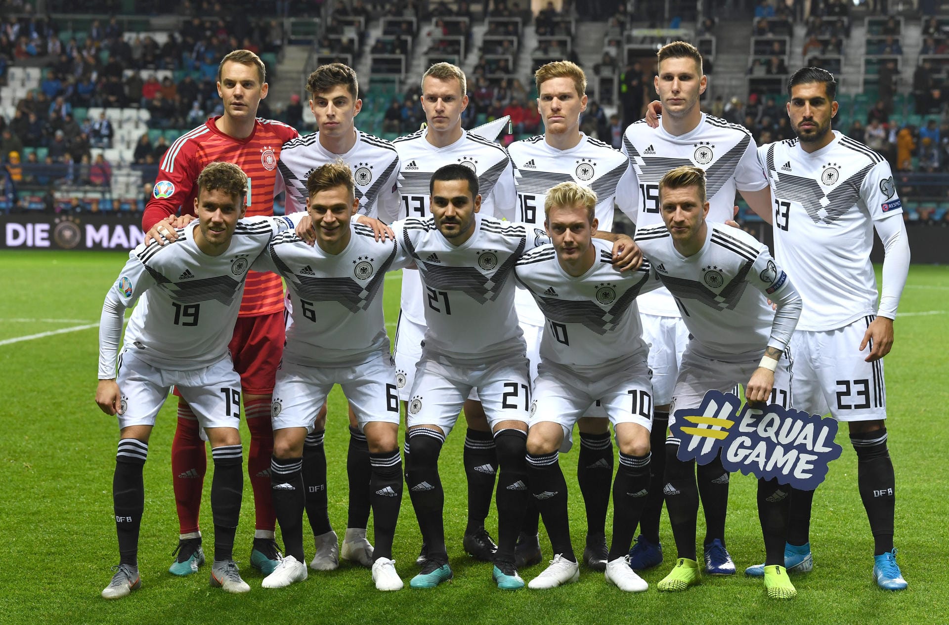 Trotz einer schwächeren erste Hälfte hat die deutsche Fußball-Nationalmannschaft am Ende locker mit 3:0 in Estland gewonnen. Dabei überragte ein Mittelfeldstratege. t-online.de hat die Note der DFB-Spieler zum Durchklicken.
