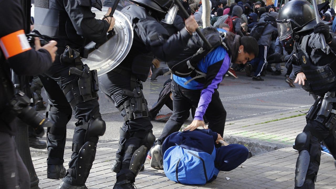 Immer wieder eskalierten in den vergangenen Jahren die Konflikte von katalanischen Separatisten mit der Polizei.