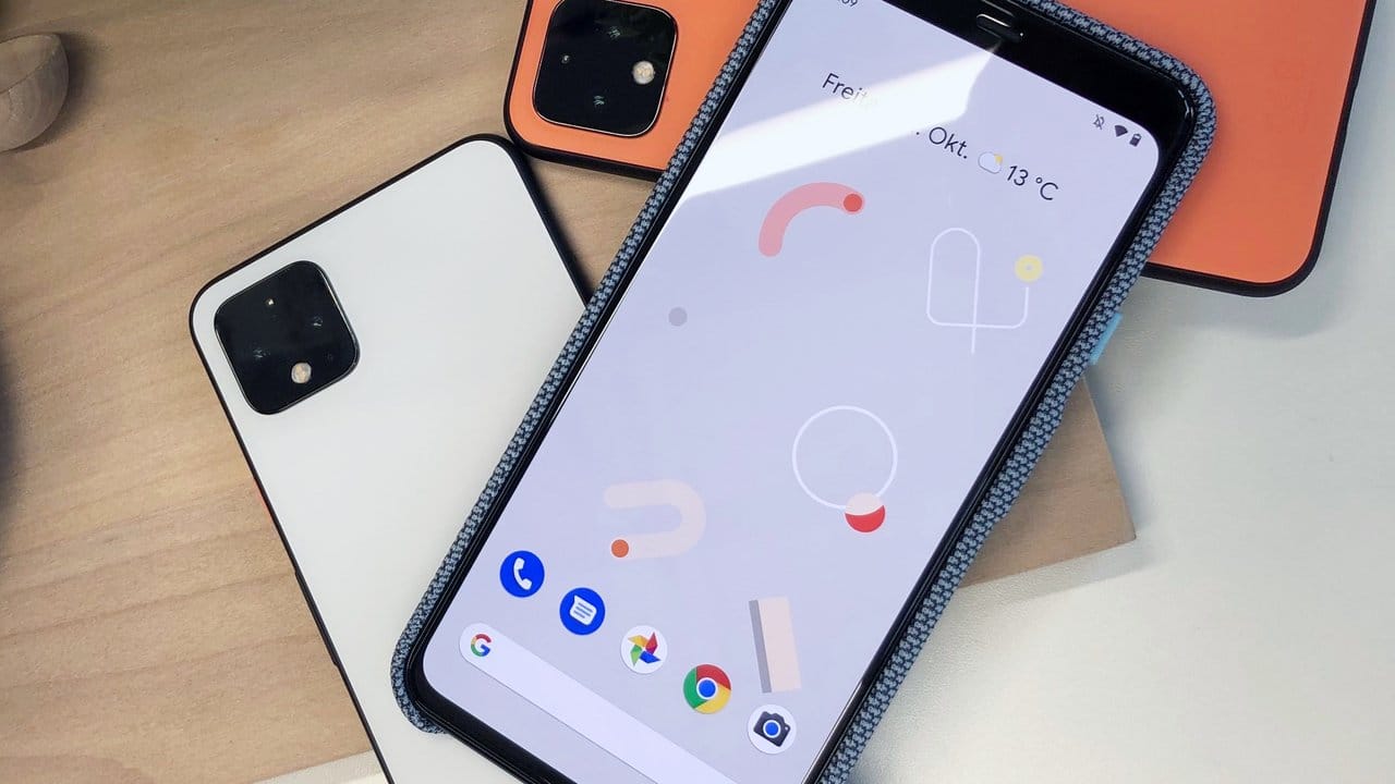 Googles neues Smartphone Pixel 4 gibt es in verschiedenen Farben und Speicherausstattungen zu Preisen ab 749 Euro (UVP).