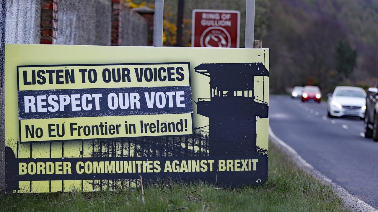 Protest in Irland: "Hört auf unsere Stimmen.