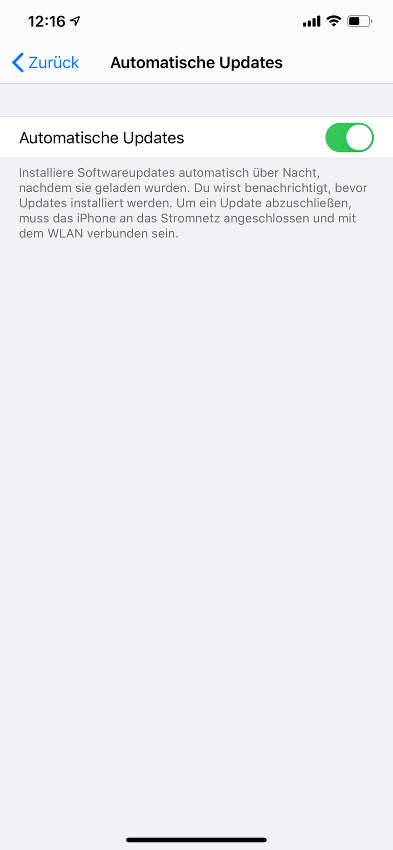 Üblicherweise sollte diese Option aktiviert bleiben oder aktiviert werden, wenn sie es nicht ist. Das sorgt dafür, dass neue Funktionen und Sicherheitsupdate stets verfügbar sind.