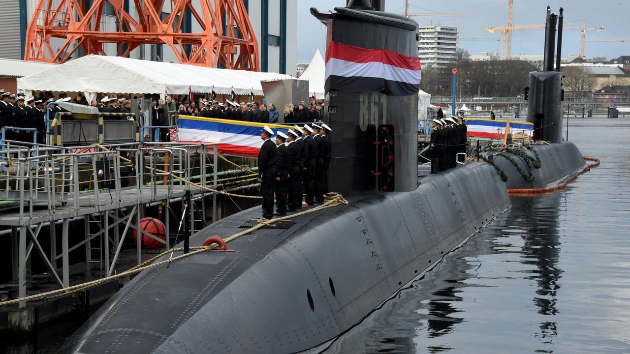 Übergabe eines neuen U-Bootes an die ägyptische Marine auf der Werft von ThyssenKrupp Marine Systems in Kiel. Übergabe eines neuen U-Bootes an die ägyptische Marine auf der Werft von ThyssenKrupp Marine Systems in Kiel.