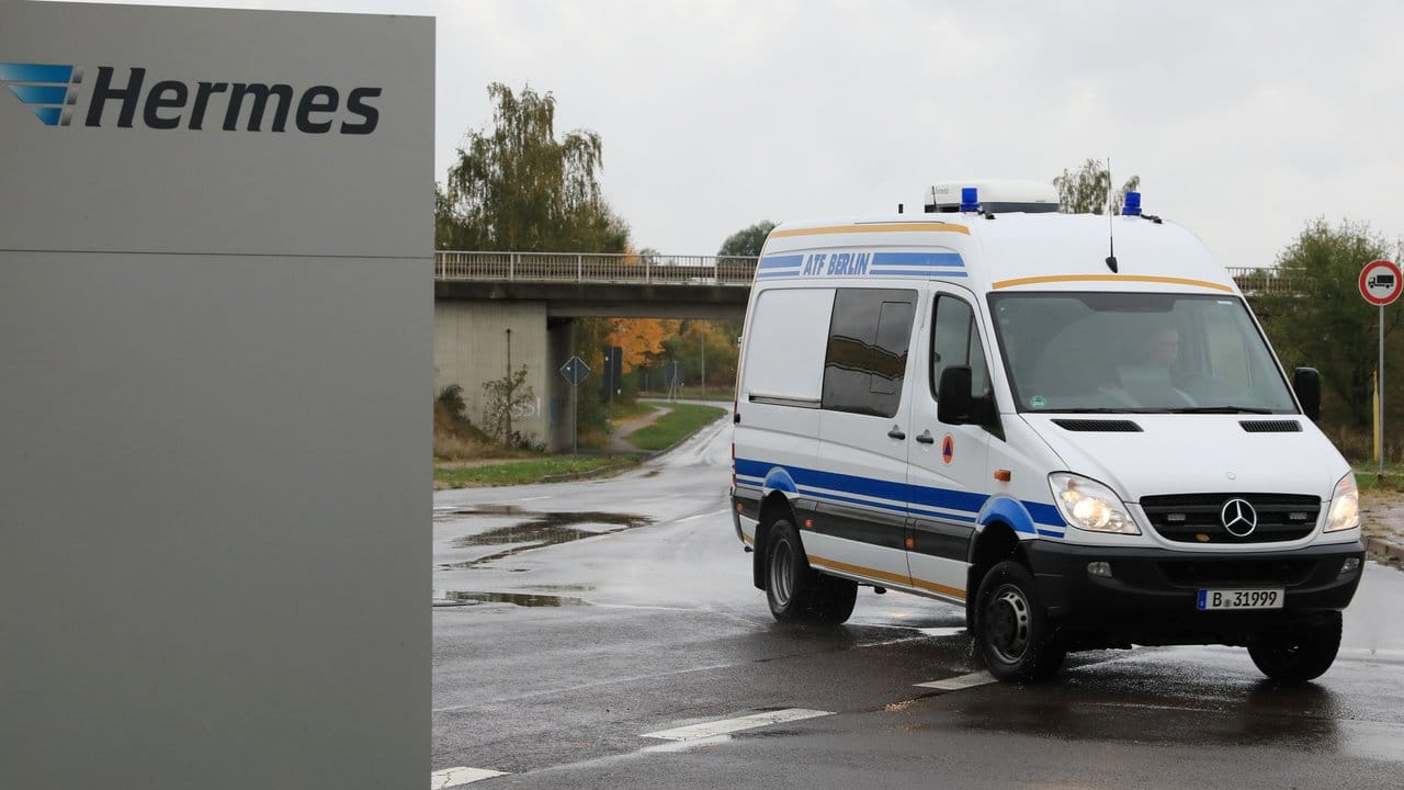 Die "Analytische Task Force Deutschland" untersucht das Gelände des Paketdienstleisters Hermes.