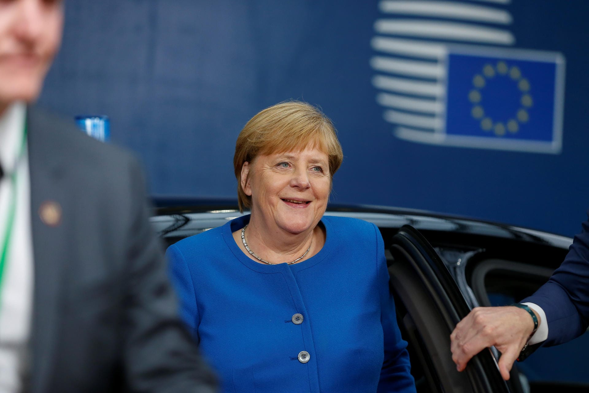 Bundeskanzlerin Angela Merkel zeigte sich ebenfalls optimistisch: "Das ist eine gute Nachricht", sagte sie vor Beginn des EU-Gipfels. Das Abkommen eröffne die Möglichkeit, die Integrität des EU-Binnenmarkts und das Karfreitagsabkommen zur Beendigung des Nordirland-Konflikts zu erhalten.