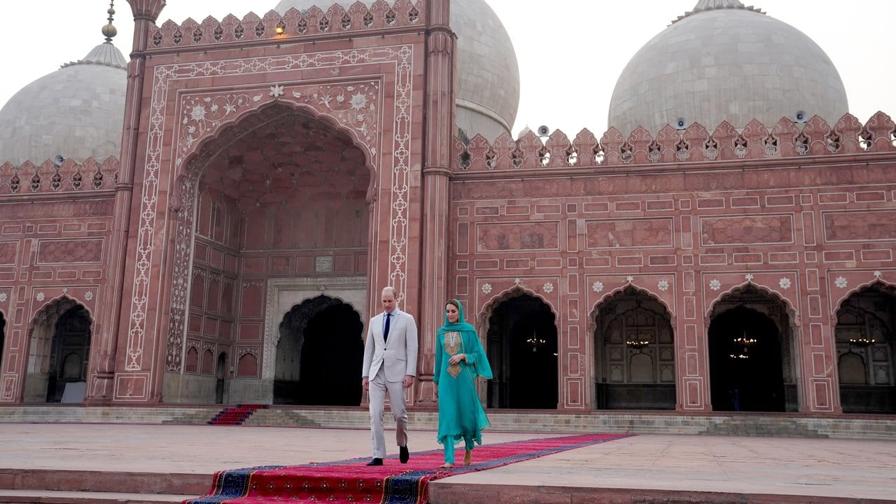 Kate und William besuchen die historische Badshahi-Moschee aus dem 17.