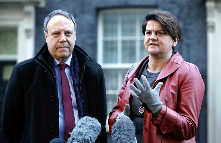 Die Chefin der nordirischen DUP, Arlene Foster, und ihr Vize Nigel Dodds teilten mit, dass das ausgehandelte Abkommen "nicht im langfristigen Interesse Nordirlands wäre". Die Partei will es im Unterhaus nicht unterstützen.