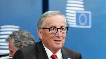 EU-Kommissionspräsident Jean-Claude Juncker warnte: Wenn es in Westminister keine Zustimmung gebe, "dann sind wir in einer extrem komplizierten Situation." Eine erneute Verschiebung des für den 31. Oktober vorgesehenen Brexit-Datums hält Juncker nicht für nötig: "Wir sind der Meinung, dass man angesichts der Qualität des Deals keine Verlängerung braucht."