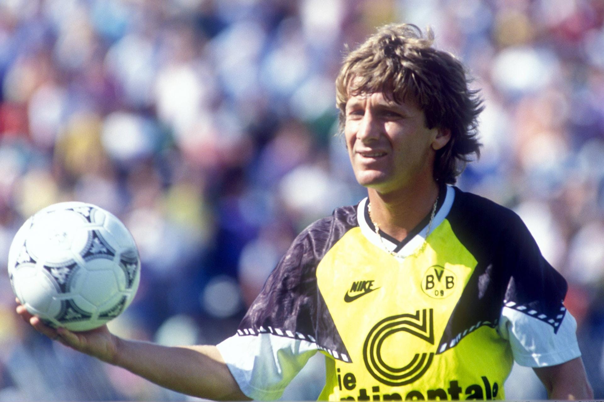 Frank Mill (1986-1994): Der gebürtige Essener gewann mit dem BVB 1989 den DFB-Pokal. Während seiner Zeit in Dortmund erzielte er 66 Tore. Heute ist Mill Unternehmer und betreibt eine Fußballschule mit bundesweit 75 Standorten.